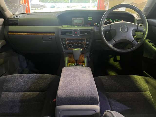 Nissan GLORIA HARDTOP 2000-04 6710-13
