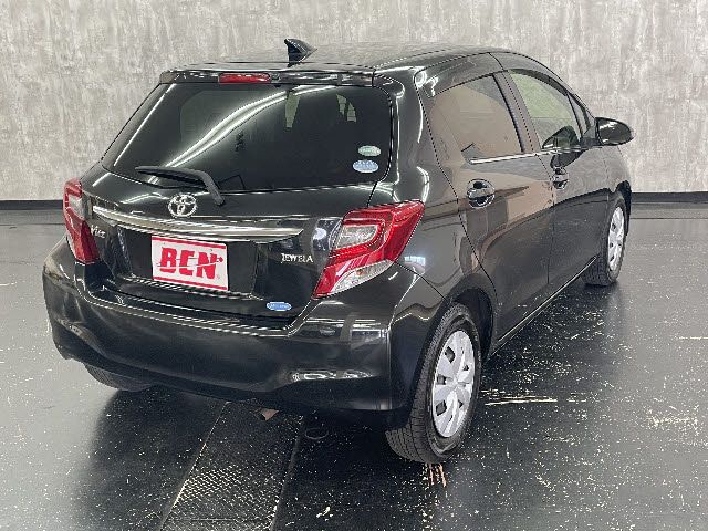 Toyota VITZ 2015-05 24883-2