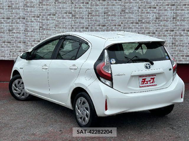 Toyota AQUA 2018-12 261683-8