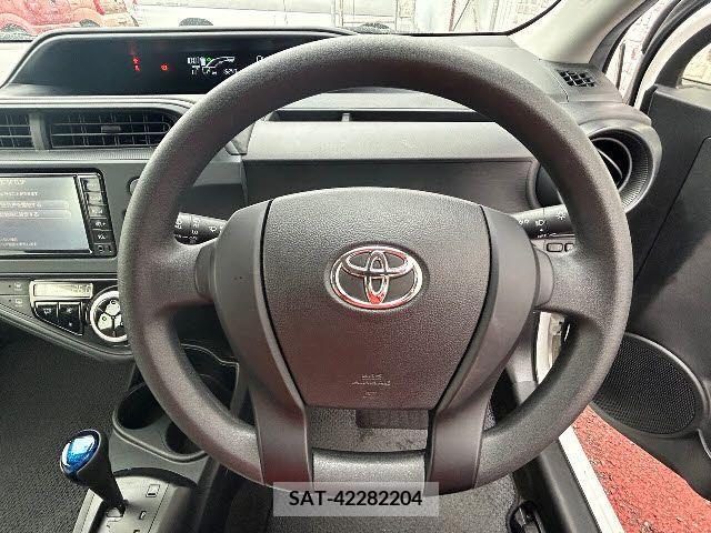 Toyota AQUA 2018-12 261683-13