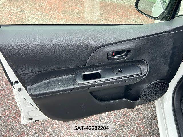 Toyota AQUA 2018-12 261683-15