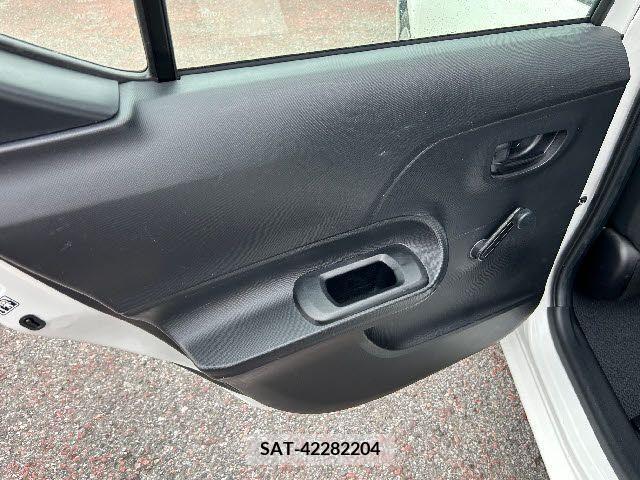 Toyota AQUA 2018-12 261683-17