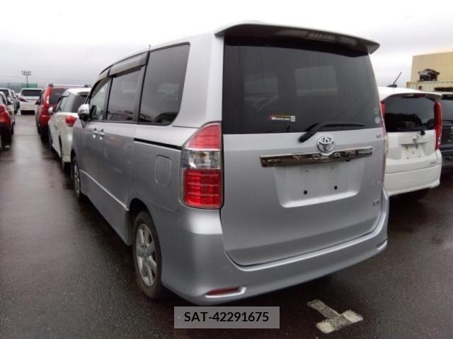 Toyota NOAH 2007-10 386810-3