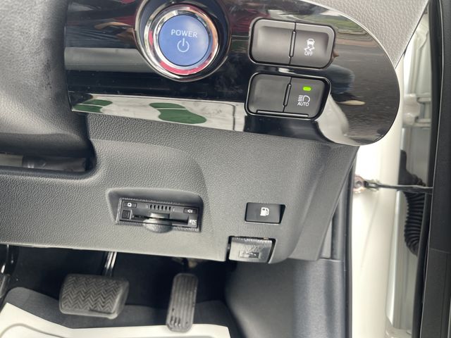 Toyota PRIUS 2019-03 22136-8