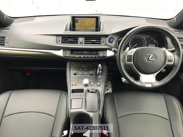 Lexus CT 2011-09 353911-1