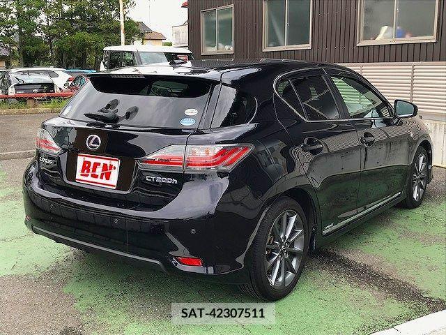 Lexus CT 2011-09 353911-2