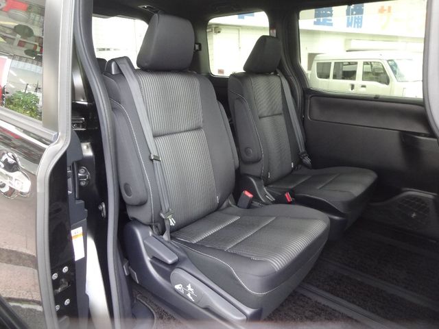 Toyota VOXY HYBRID 2019-08 189416-9