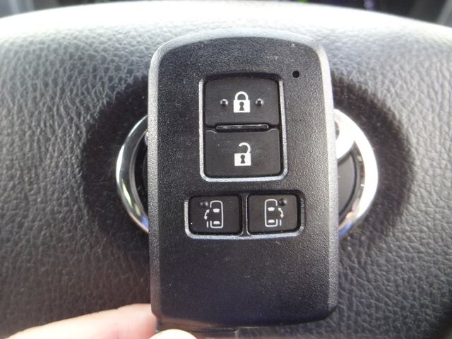Toyota VOXY HYBRID 2019-08 189416-17
