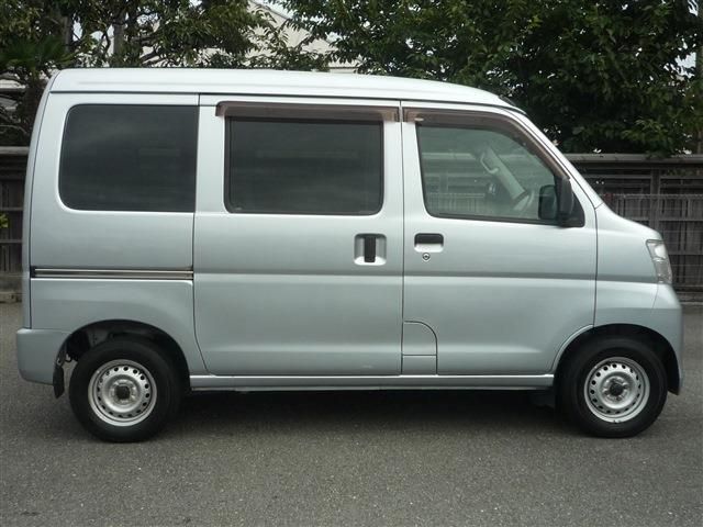 Daihatsu HIJET CARGO 2017-08 24698-6