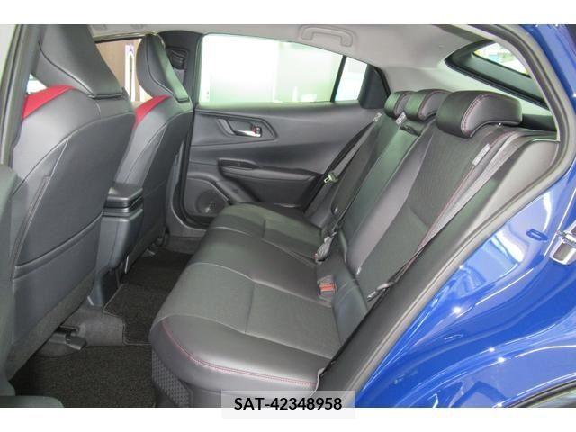 Toyota PRIUS 2023-12 282416-8