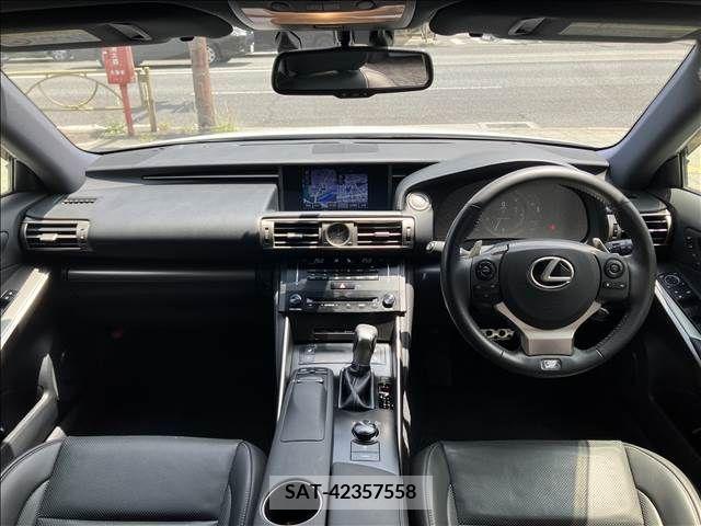 Lexus IS 2013-06 275455-1