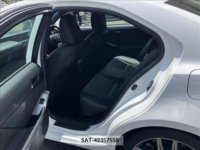 Lexus IS 2013-06 275455-12