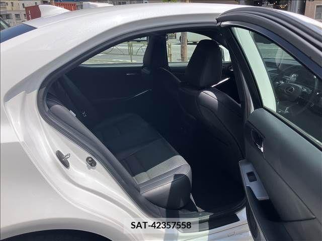 Lexus IS 2013-06 275455-11