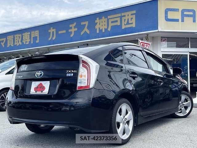 Toyota PRIUS 2013-01 322093-2