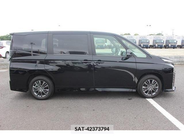 Toyota VOXY 2022-03 351832-10