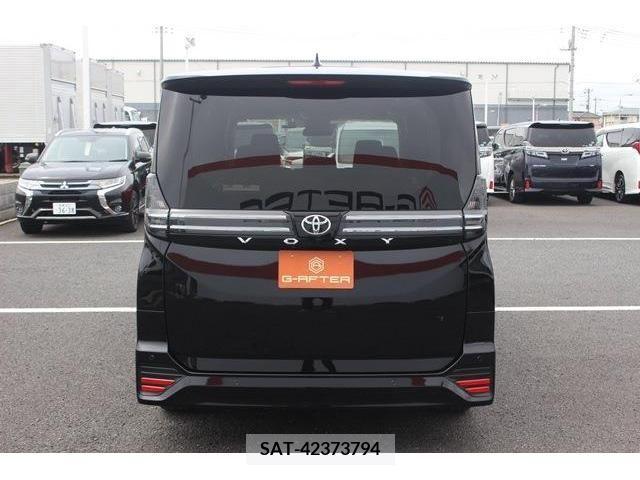 Toyota VOXY 2022-03 351832-9