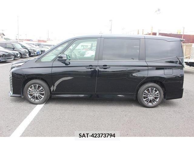 Toyota VOXY 2022-03 351832-8
