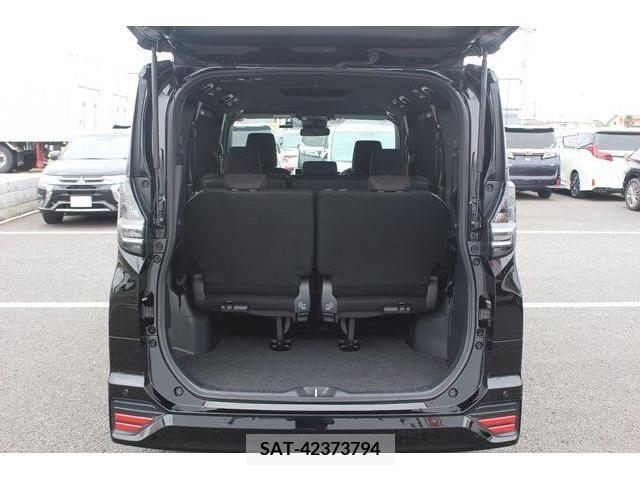 Toyota VOXY 2022-03 351832-17