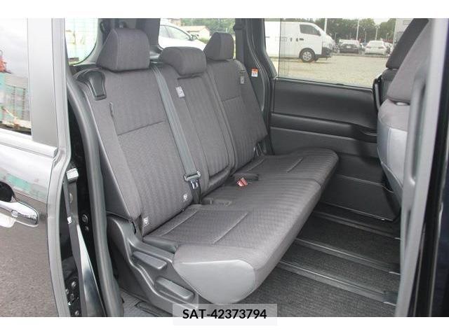 Toyota VOXY 2022-03 351832-15