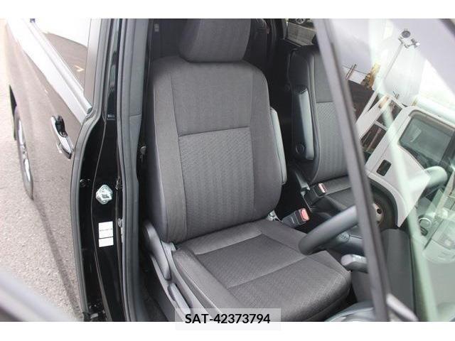 Toyota VOXY 2022-03 351832-14