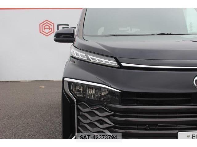 Toyota VOXY 2022-03 351832-12
