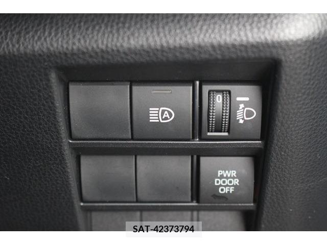 Toyota VOXY 2022-03 351832-3