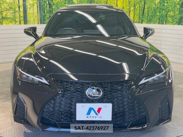 Lexus IS 2021-01 300018-15