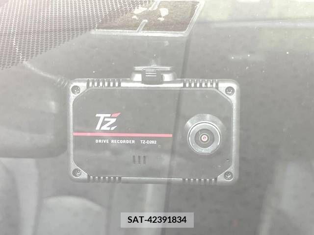 Toyota PRIUS 2020-06 281891-7