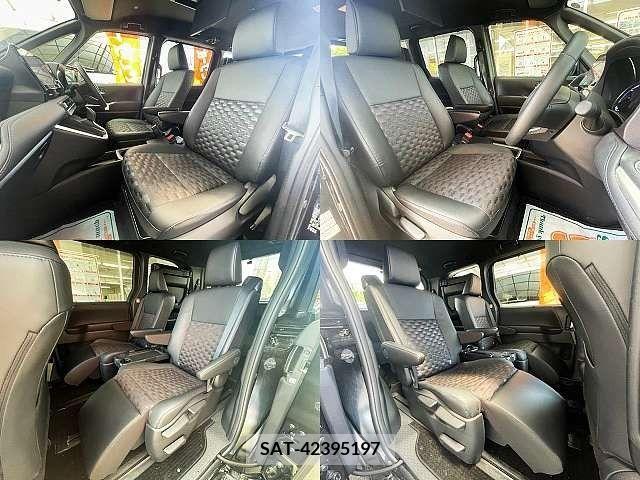 Toyota VOXY HYBRID 2023-03 370600-4