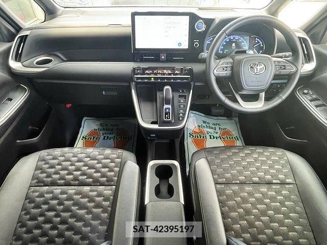 Toyota VOXY HYBRID 2023-03 370600-1