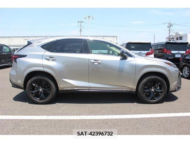Lexus NX 2017-08 388193-10