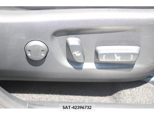 Lexus NX 2017-08 388193-3