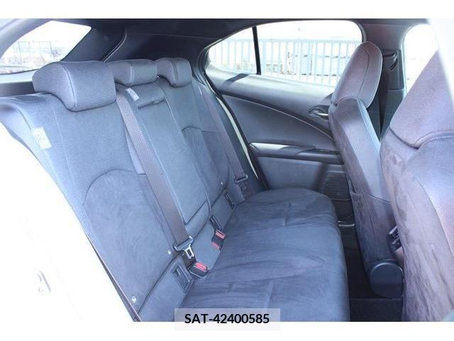 Lexus UX 2019-12 235288-12