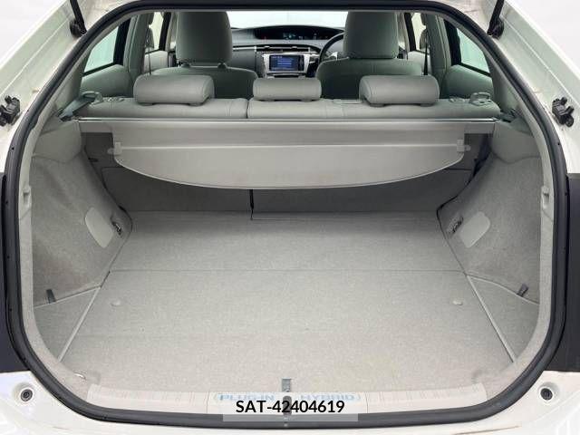 Toyota PRIUS PHV 2014-02 251670-10