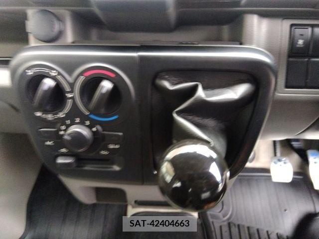 Suzuki EVERY 2020-04 301687-12
