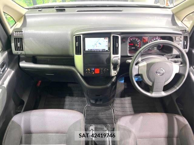 Nissan SERENA 2010-03 383815-1