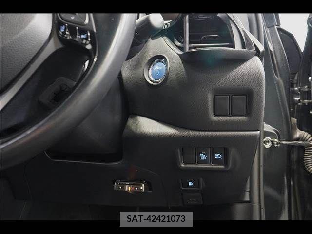 Toyota C-HR 2017-10 352261-13