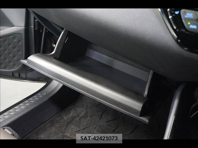 Toyota C-HR 2017-10 352261-12