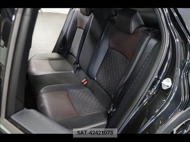 Toyota C-HR 2017-10 352261-17