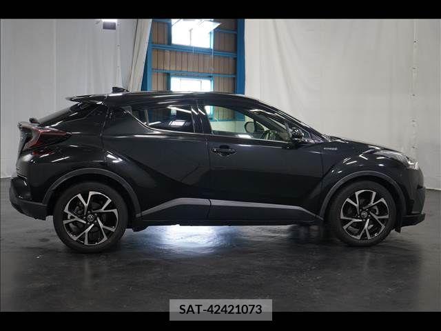 Toyota C-HR 2017-10 352261-15