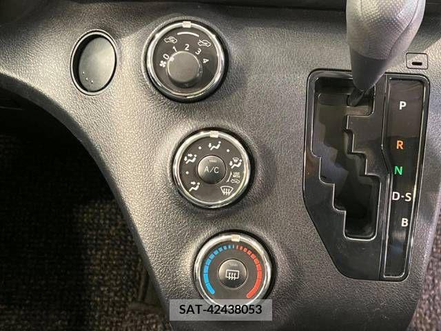 Toyota SIENTA 2016-06 238089-7