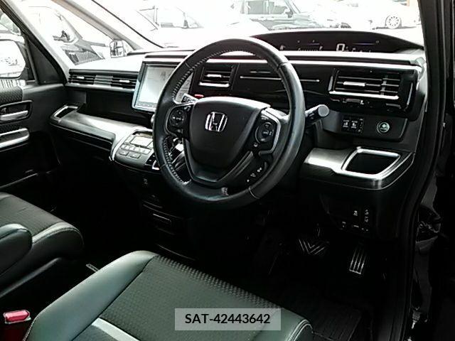 Honda STEP WGN 2018-02 368815-1