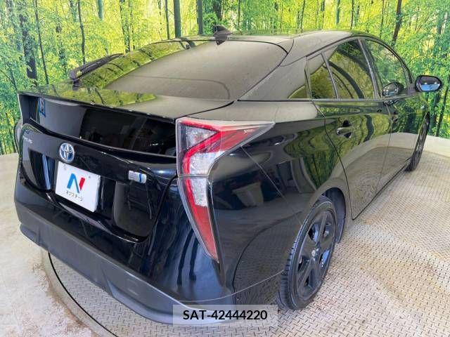 Toyota PRIUS 2016-04 366591-17