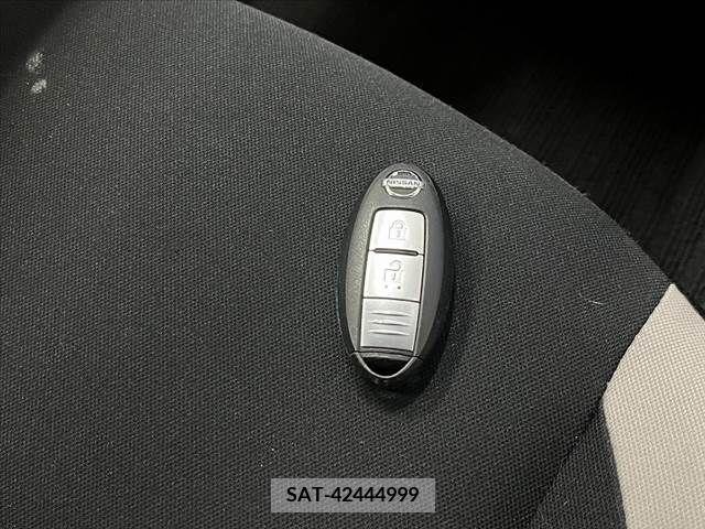 Nissan NOTE 2017-05 302417-19