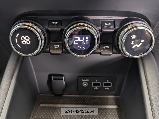 Renault CAPTUR 2022-10 243838-16