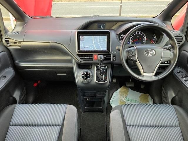 Toyota NOAH 2014-01 33-9