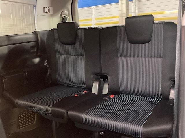 Toyota NOAH 2014-01 33-23