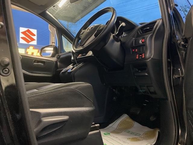 Toyota NOAH 2014-01 33-10