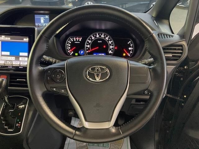 Toyota NOAH 2014-01 33-13