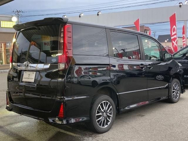Toyota NOAH 2014-01 33-4